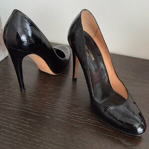 SERGIO ROSSI HIGH HEEL PUMPS IN BLACK PATENT LEATHER.